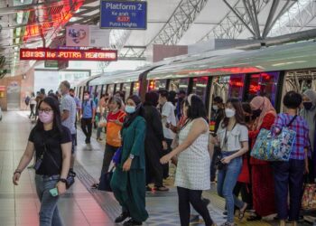 KESIBUKAN mengurus tanggungjawab sebagai ibu, isteri, anak dan pekerja seringkali menjadi punca hilang semangat serta keletihan.