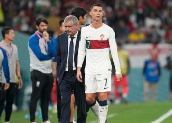 RONALDO bersikap dingin selepas dia dikeluarkan ketika Portugal tewas 2-1 ketika menentang Korea Selatan.