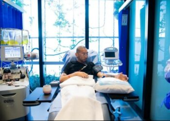 FOTO yang dirakam The Sydney Morning Herald menunjukkan Khaidir Abu Jalil sedang menerima rawatan di Hospital St Vincents, Sydney, Australia. - Foto The Sydney Morning Herald