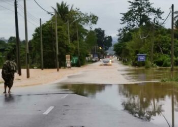 ANTARA kawasan yang dilanda banjir kilat di Changlun, Kubang Pasu, Kedah, petang tadi.