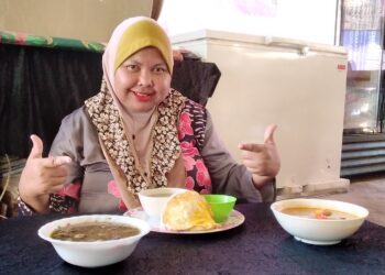 Adura Saad, 49 mula beralih dengan mencuba nasib untuk berniaga makanan.