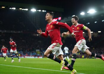 RONALDO meraikan gol kemenangan Manchester United.