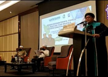 NASRUDDIN Hassan ketika berucap pada Program Pertemuan Pemimpin Amal Islami dan NGO Islam anjuran Yadim di Putrajaya hari ini. – IHSAN YADIM