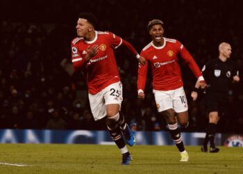 JADON Sancho (kiri) dan Marcus Rashford mengetuai kebangkitan  Manchester United.