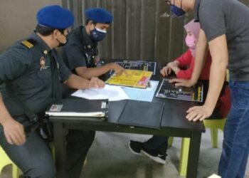 PEGAWAI Penguat Kuasa PPDNHEP Pulau Pinang menyiasat sebuah restoran susulan tular harga RM18 bagi hidangan kailan ikan masin di sebuah restoran di Kepala Batas, Pulau Pinang.