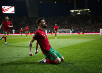 BRUNO Fernandes meledak dua gol buat Portugal.