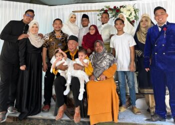 Empat beradik dengan tiga daripadanya bernikah semasa PKP lalu memilih untuk berkongsi pelamin dalam majlis persandingan bersama pasangan masing-masing yang berlangsung di Kampung Gaing Baru, Pedas, Rembau di Negeri Sembilan kelmarin.