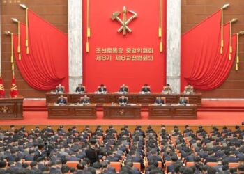 PEMIMPIN, Kim Jong un menghadiri mesyuarat pleno kelapan Jawatankuasa Pusat Parti Pekerja Korea (WPK) Ke-8 di Pyongyang, Korea Utara. - AGENSI 