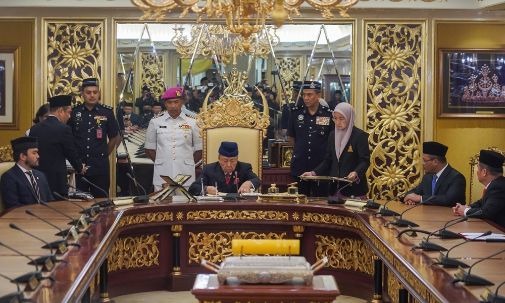 Sultan Selangor Perkenan Bubar DUN Jumaat Ini - Utusan Malaysia