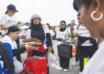 SEBAHAGIAN aktiviti semasa Program Alam Flora Sustainability Hunt 2023 bagi mempromosikan budaya kitar semula di Fasiliti Inovasi Kitar Semula (FIKS) Presint 5, Putrajaya. – UTUSAN/AMIR KHALID