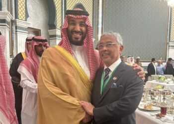 AL-SULTAN Abdullah Ri'ayatuddin Al-Mustafa Billah Shah bersama Putera Mohammed bin Salman bin Abdulaziz Al Saud pada Majlis Jamuan Teh Petang di Mina. - FACEBOOK ISTANA NEGARA