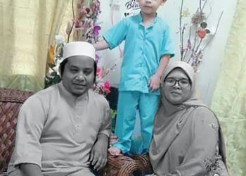 GAMBAR kenangan Muhammad Uwais Wafiuddin bersama bapa, Mohd. Riduan Mohd. Yaacob dan ibu, Zahidah Hanisah Mohamad yang terkorban dalam nahas di Kilometer 267.1 LPT2,  selepas Hentian Rawat dan Rehat Perasing, Kemaman, kelmarin.