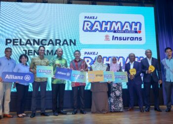 SALAHUDDIN Ayub melancarkan Jenama Pakej Rahmah Insurans dan Takaful pada Majlis Perhimpunan Bulanan bagi Bulan Jun 2023 di KPDN, Putrajaya. - UTUSAN/FAISOL MUSTAFA