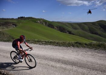 TOM Pidcock percaya semua pelumba akan lebih berhati-hati apabila menuruni bukit di Tour de France yang membuka tirai esok.