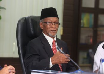 WAN Abdul Rahim Wan Abdullah 
semasa sidang media di Pejabat Lembaga Kenaf Dan Tembakau Negara, Kubang Kerian, Kota Bharu, Kelantan.-UTUSAN/KAMARUL BISMI KAMARUZAMAN