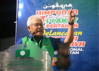 HAMZAH Zainudin semasa berceramah di Ppakat Pertahan Kelantan : Pas Pilihanku dan Pelancaran Jentera Pilihan Raya Perikatan Nasional (PN) di Dataran Warisan Stadium Sultan Muhammad IV, Kota Bharu, Kelantan sebentar tadi-UTUSAN/KAMARUL BISMI KAMARULZAMAN