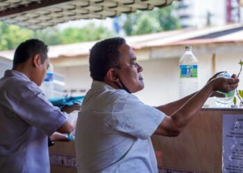 KERAJAAN harus memulakan kempen penggunaan air secara berhemah mulai sekarang selaras dengan cuaca panas yang sedang melanda negara. – GAMBAR HIASAN/FARIZ RUSADIO