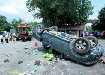 Kesan rusuhan di hadapan Kuil Sri Maha Mariamman Seafield di Subang Jaya pada 27 November 2018 yang turut mengorbankan Muhammad Adib Mohd. Kasim.