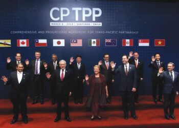 PARA pemimpin 11 negara Asia Pasifik bergambar selepas majlis menandatangani Perjanjian Komprehensif dan Progresif bagi Perkongsian Trans-Pasifik (CPTPP) di Santiago, Chile pada 8 Mac 2018. – AFP