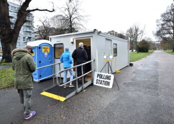 DI United Kingdom terdapat Akta Parti-Parti Politik, Pilihan Raya dan Referendum 2000 bertujuan mengawal selia perundangan berkenaan pendanaan politik. – AFP