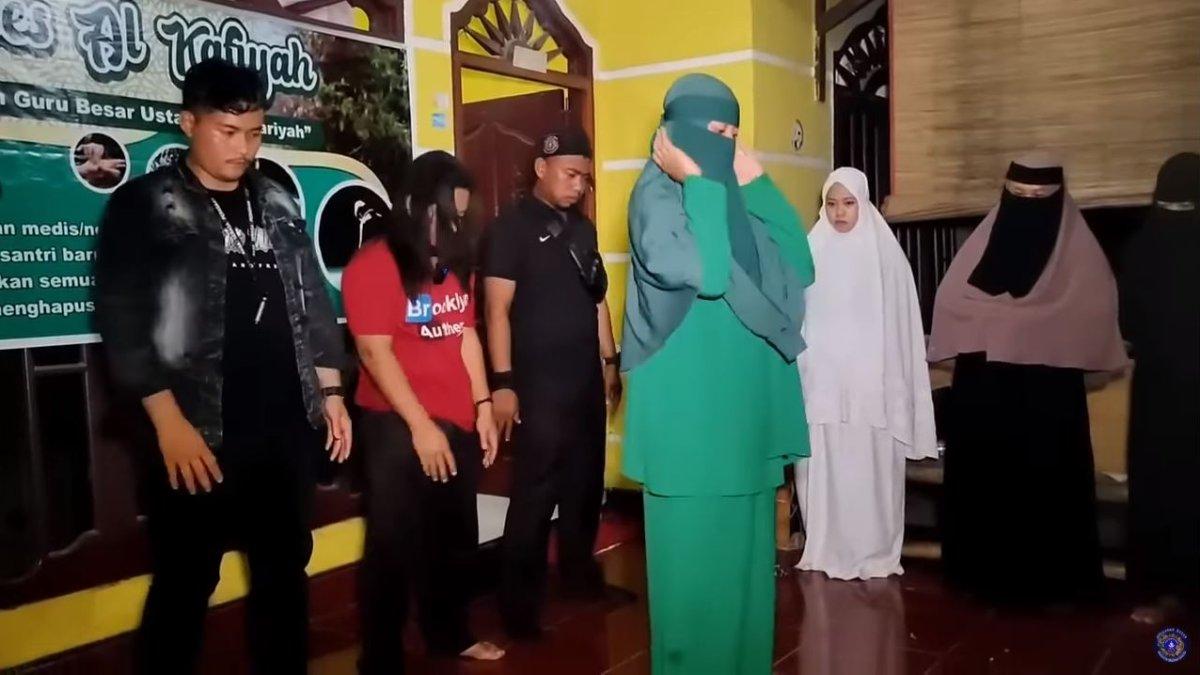 Video wanita imamkan makmum lelaki hanya kandungan hiburan