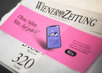 EDISI terakhir akhbar tertua dunia, Wiener Zeitung yang dicetak kelmarin.-AFP