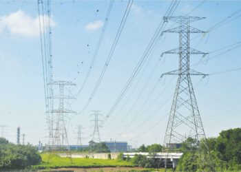 PERMINTAAN elektrik dijangka tumbuh 1.8 peratus pada tahun ini, didorong pemulihan dalam sektor perindustrian. – GAMBAR HIASAN