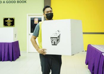 RAKYAT melalui tanggungjawab sebagai pengundi dapat memainkan peranan dalam sistem demokrasi
negara.