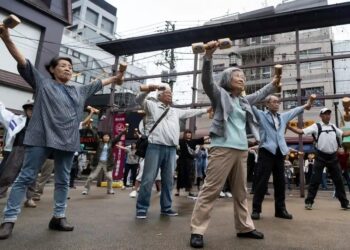 POPULASI Jepun dilaporkan semakin berkurangan sejak 14 tahun lalu. - AGENSI