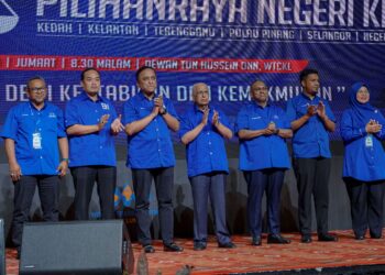 MELIHAT kepada barisan calon UMNO, tidak syak lagi ada kesungguhan dan keinginan luar biasa buat parti tersebut untuk menang kerusi-kerusi yang diperuntukkan dalam pilihan raya negeri (PRN) di Pulau Pinang, 12 Ogos ini. – UTUSAN/FARIZ RUSADIO