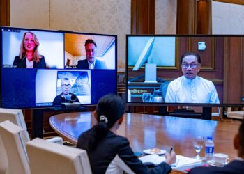 ANWAR Ibrahim mengadakan pertemuan melalui persidangan video bersama Elon Musk di Putrajaya. - GAMBAR IHSAN PEJABAT PERDANA MENTERI