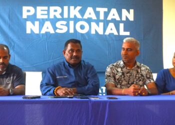 V. SARAVANAN Kumar (dua dari kiri) pada sidang akhbar di Nilai, Seremban hari ini.