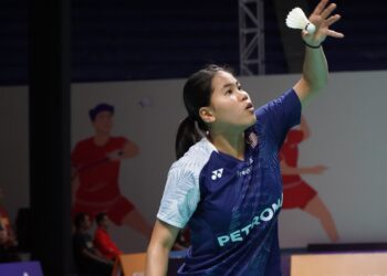 Perseorangan wanita remaja negara, Siti Zulaikha Azmi berjaya menumpaskan lawan Liang Ka Wing  dengan keputusan 15-21 21-17 21-14 dalam aksi berpasukan Kejohanan Badminton Remaja Asia yang berlangsung di Jogjakarta, Indonesia hari ini.