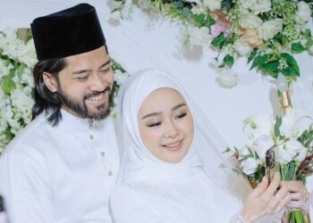 PELAKON Fadlan Hazim bersama isterinya, Aiya Mukhamedsalova ketika majlis pernikahan mereka di Masjid Wilayah Persekutuan, 16 Julai lalu. - UTUSAN/MOHD. FIRDAUS MOHD. JOHARI