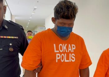 ZULHAZREEN SHAH ZULKUFLI dihadapkan ke Mahkamah Sesyen Muar atas tujuh pertuduhan merogol, melakukan amang seksual serta seks luar tabii terhadap pelajar tingkatan tiga antara Mei dan Jun tahun ini.