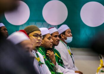 DALAM perlembagaan Pas ada tercatat bahawa parti itu berperanan menyeru umat manusia kepada syariat Allah dan sunnah rasul-Nya selain menjadikannya sebagai panduan berpolitik dan bernegara. – UTUSAN/SHAHIR NOORDIN