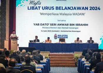 ANWAR Ibrahim menyampaikan ucaptama pada Majlis Libat Urus Belanjawan 2024 di Putrajaya, hari ini.