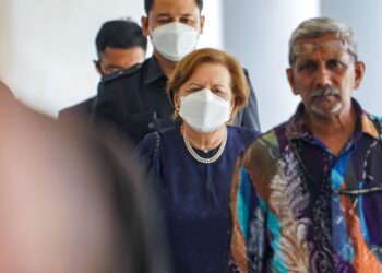 ZETI Akhtar Aziz tiba di mahkamah bagi memberi keterangan dalam perbicaraan penyelewengan dana 1MDB melibatkan Najib Tun Razak di Kompleks Mahkamah Kuala Lumpur. - UTUSAN/MUHAMAD IQBAL ROSLI