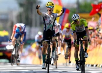 Pello Bilbao menjuarai peringkat ke-10 Tour de France dengan penuh emosi.