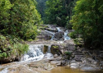 AIR Terjun Gunung Ledang yang terkenal dengan cerita mitos Puteri Gunung Ledang akan dibuka semula kepada orang ramai mulai 8 Julai ini.