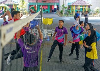 Ketika ini, pengiraan markah merit
merangkumi 10 peratus kokurikulum bagi
pelajar lepasan Sijil Pelajaran Malaysia (SPM)
yang ingin memohon melanjutkan pengajian
melalui sistem Unit Pusat Universiti (UPU).