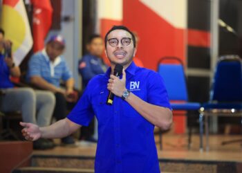 AFIQ Amani Annuar dilihat begitu bersemangat semasa menyampaikan ceramah di Pentas Pemuda Perpaduan Negeri Kelantan di Pekarangan Pejabat UMNO Negeri Kelantan, di Kota Bharu, Kelantan malam tadi-UTUSAN/KAMARUL BISMI KAMARULZAMAN