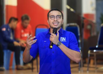 AFIQ Amani Annuar semasa berceramah pada program Pentas Pemuda Perpaduan Negeri Kelantan di Pekarangan Pejabat UMNO Negeri Kelantan, di Kota Bharu, Kelantan malam tadi-UTUSAN/KAMARUL BISMI KAMARULZAMAN