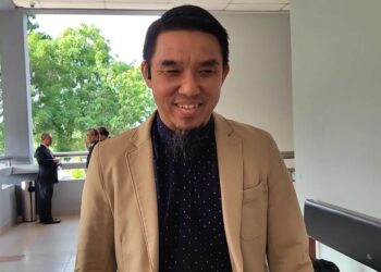 FIRDAUS Wong Wai Fung hadir pada prosiding hari keempat perbicaraan kes amang seksual melibatkan PU Azman di Mahkamah Sesyen Seremban hari ini.-UTUSAN/NOR SHAFAWATI YUP.