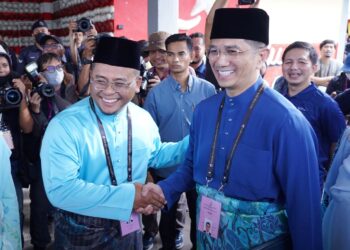 KEMPEN pilihan raya negeri (PRN) kali ini adalah medan pertarungan hujah luar biasa antara calon parti gabungan yang bertanding.
– GAMBAR HIASAN/FAUZI BAHARUDIN