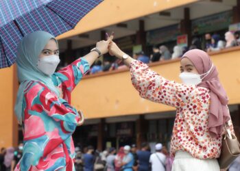 SESEORANG hanya dibenarkan mengundi apabila mencapai umur minimum ditetapkan oleh undang-undang untuk berbuat demikian. – GAMBAR HIASAN/RASUL AZLI SAMAD