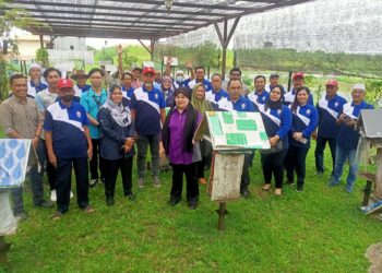 BARISAN penyelidik dan pengurusan Fakulti Pertanian Lestari, Universiti Malaysia Sabah, Kampus Sandakan bersama Ahli Jemaah Lembaga Pertubuhan Peladang Kawasan (PPK) Sandakan ketika menghadiri sesi perkongsian ternakan lebah kelulut di Insektarium, FPL, Universiti Malaysia Sabah.