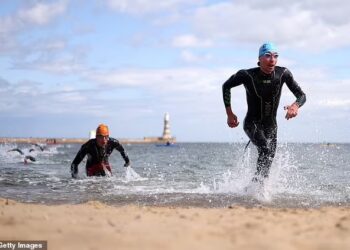 ATLET yang menyertai Kejohanan Triathlon Dunia di Sunderland. - GETTY IMAGE