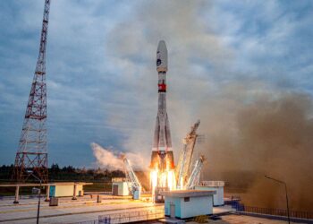 ROKET Soyuz 2.1v yang membawa kapal Luna-25 berlepas dari kosmodrom Vostochny, Russia. - AFP