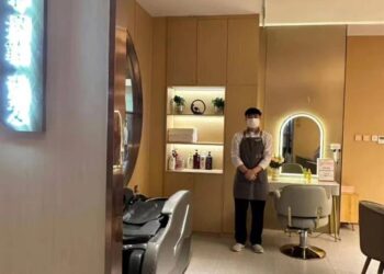 FASILITI cuci rambut ditawarkan di restoran HaiDiLao. - AGENSI